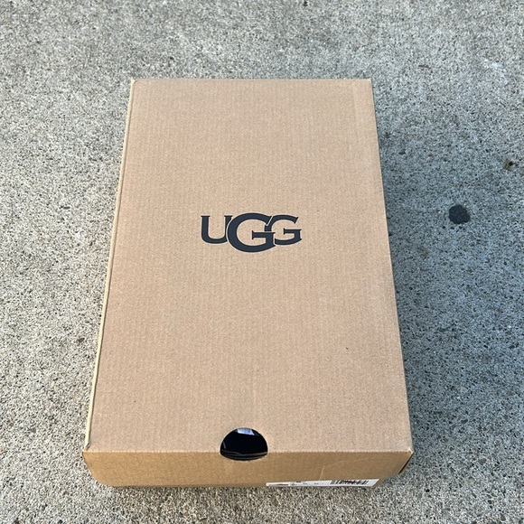 UGG Tan and Cream Women's Slippers - Picture 11 of 13